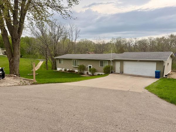 111 Sunset Lane, Guttenberg, IA 52052