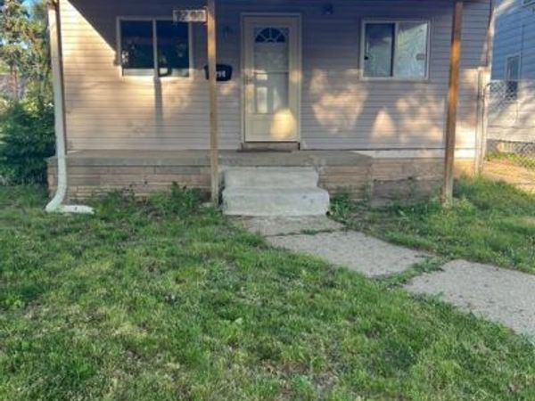 7290 Woodmont Avenue, Detroit, MI 48228