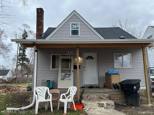7290 Woodmont Avenue, Detroit, MI 48228