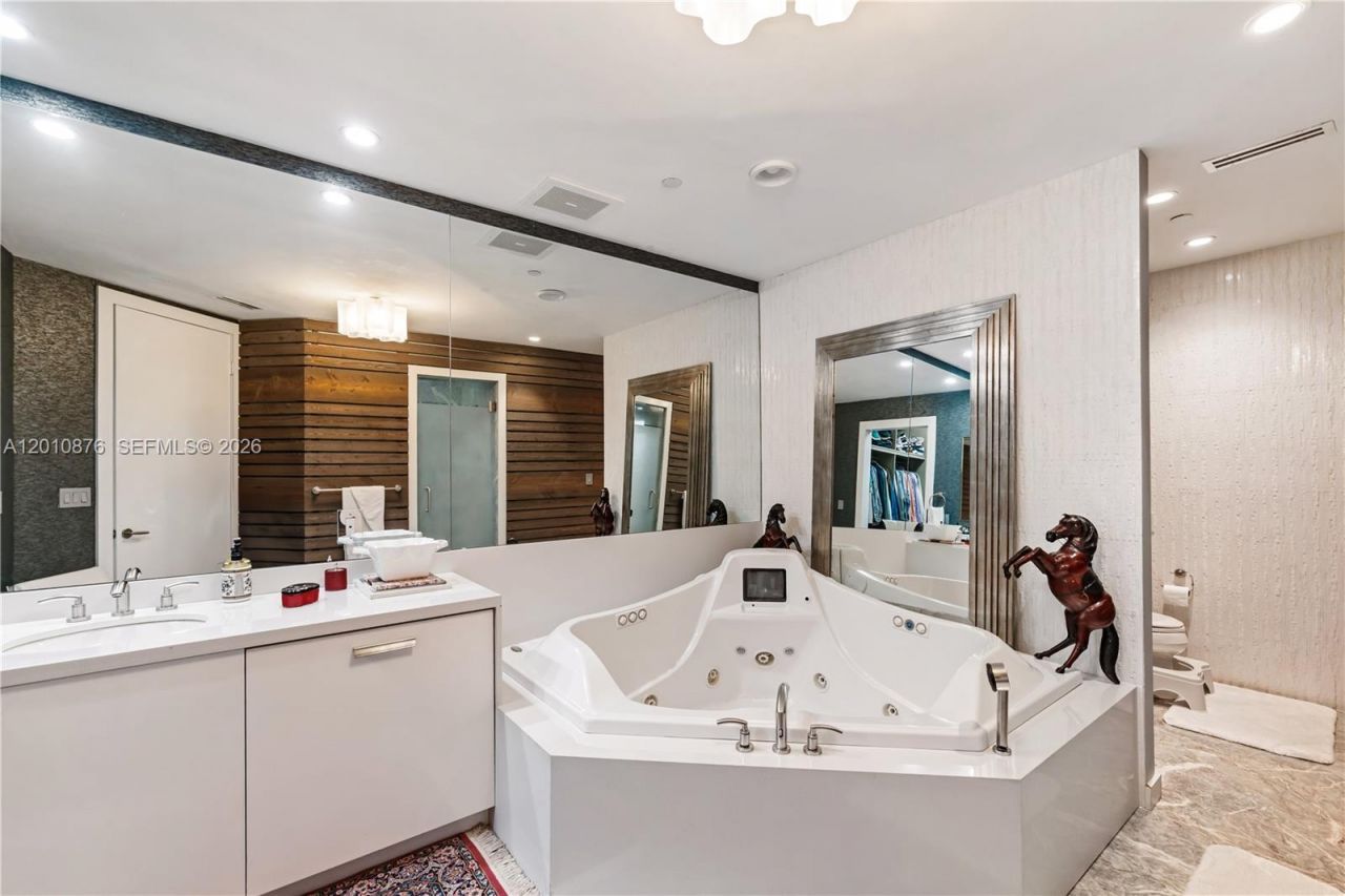 16051 Collins Ave, Unit 403, Sunny Isles Beach, FL 33160 Photo
