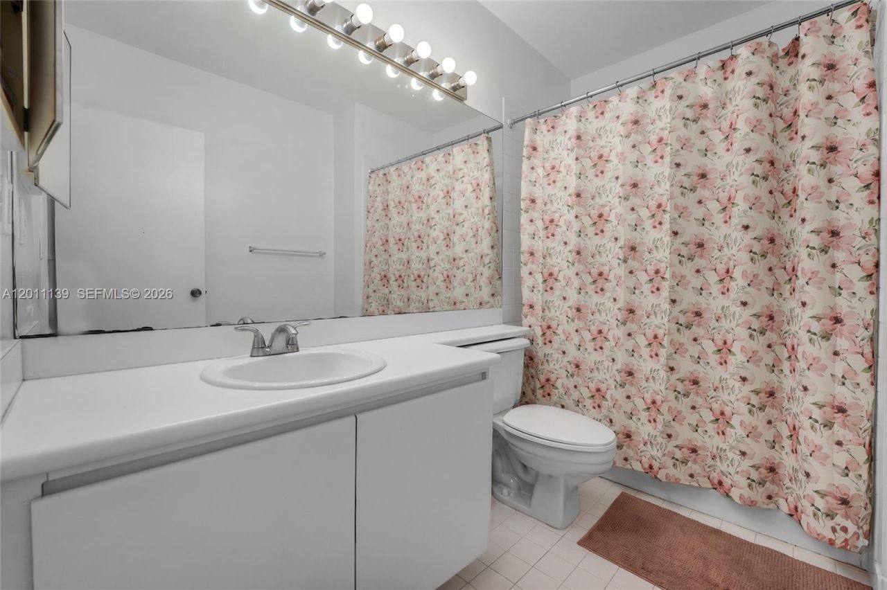 595 Racquet Club Rd , Unit 74-19, Weston, FL 33326 Photo