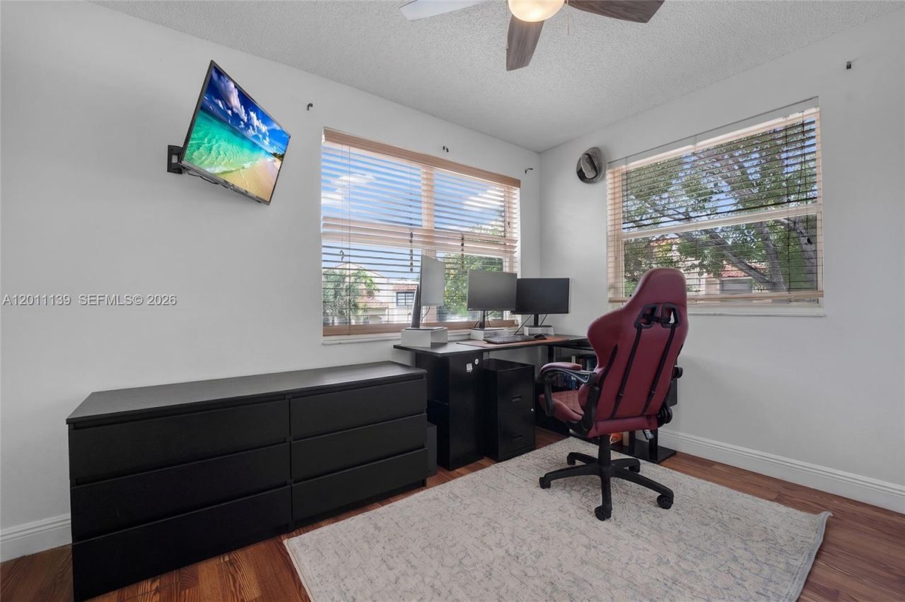 595 Racquet Club Rd , Unit 74-19, Weston, FL 33326 Photo