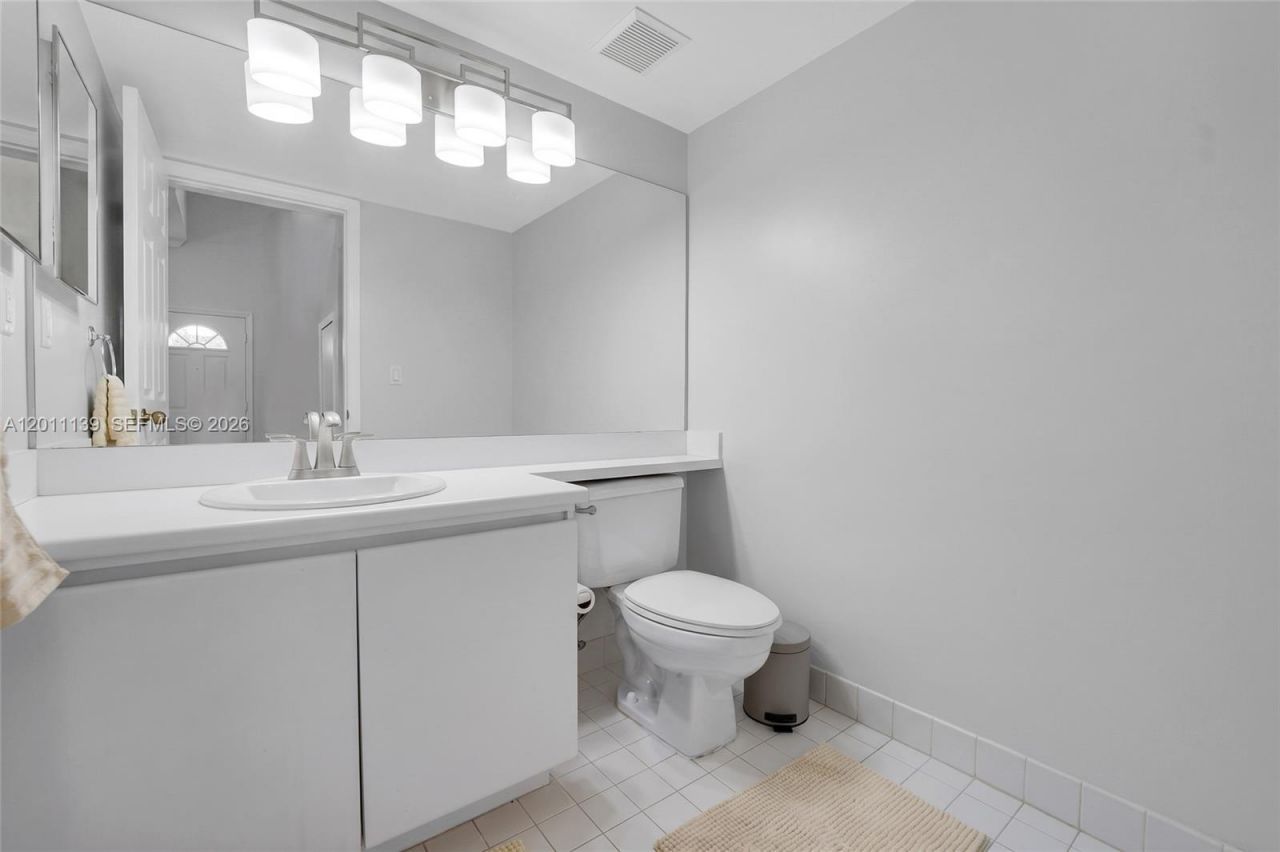 595 Racquet Club Rd , Unit 74-19, Weston, FL 33326 Photo