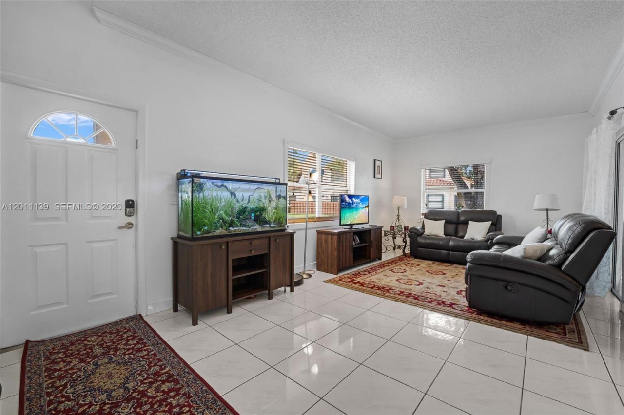 595 Racquet Club Rd , Unit 74-19, Weston, FL 33326 Photo