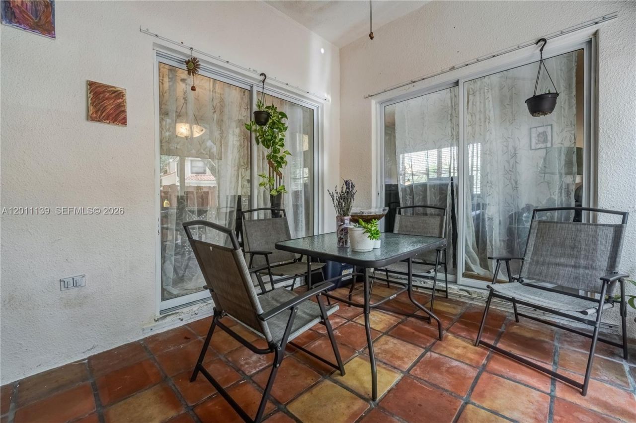 595 Racquet Club Rd , Unit 74-19, Weston, FL 33326 Photo
