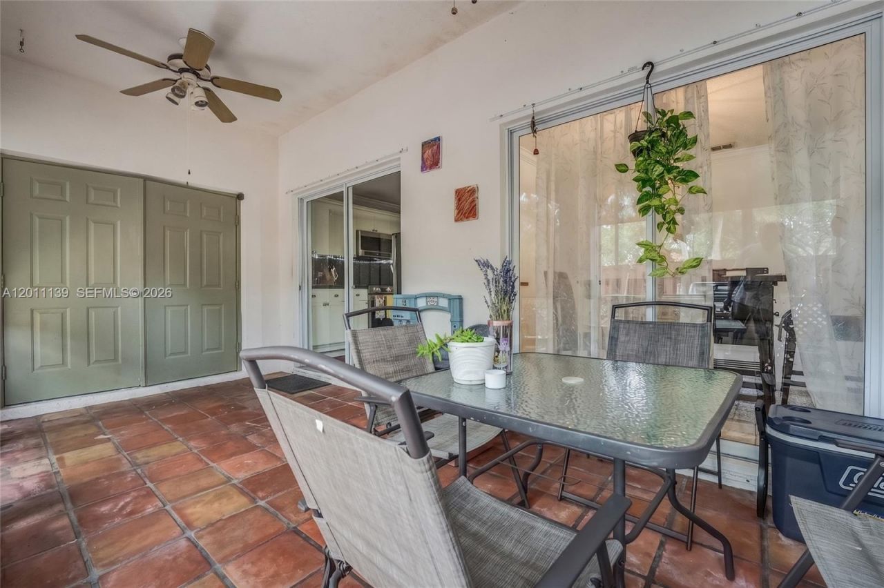 595 Racquet Club Rd , Unit 74-19, Weston, FL 33326 Photo