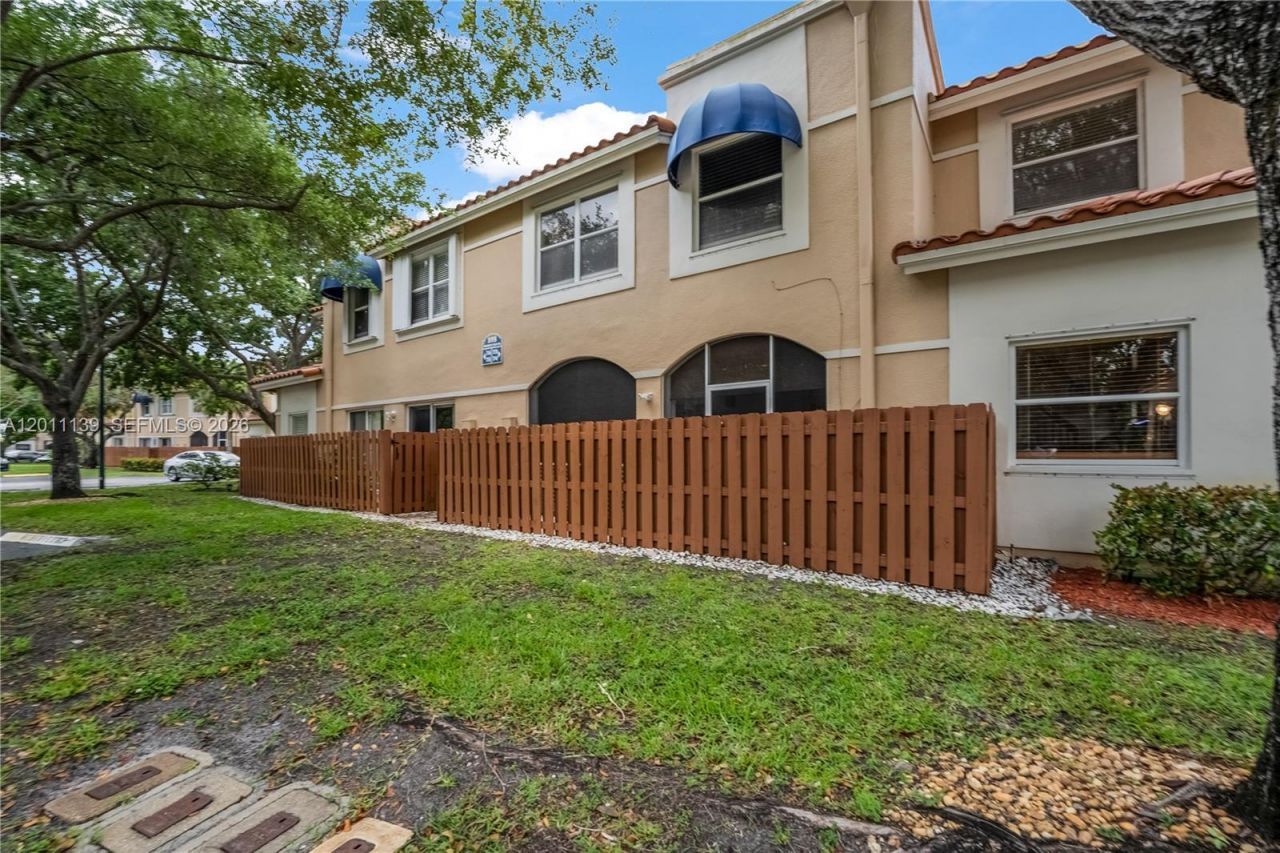 595 Racquet Club Rd , Unit 74-19, Weston, FL 33326 Photo