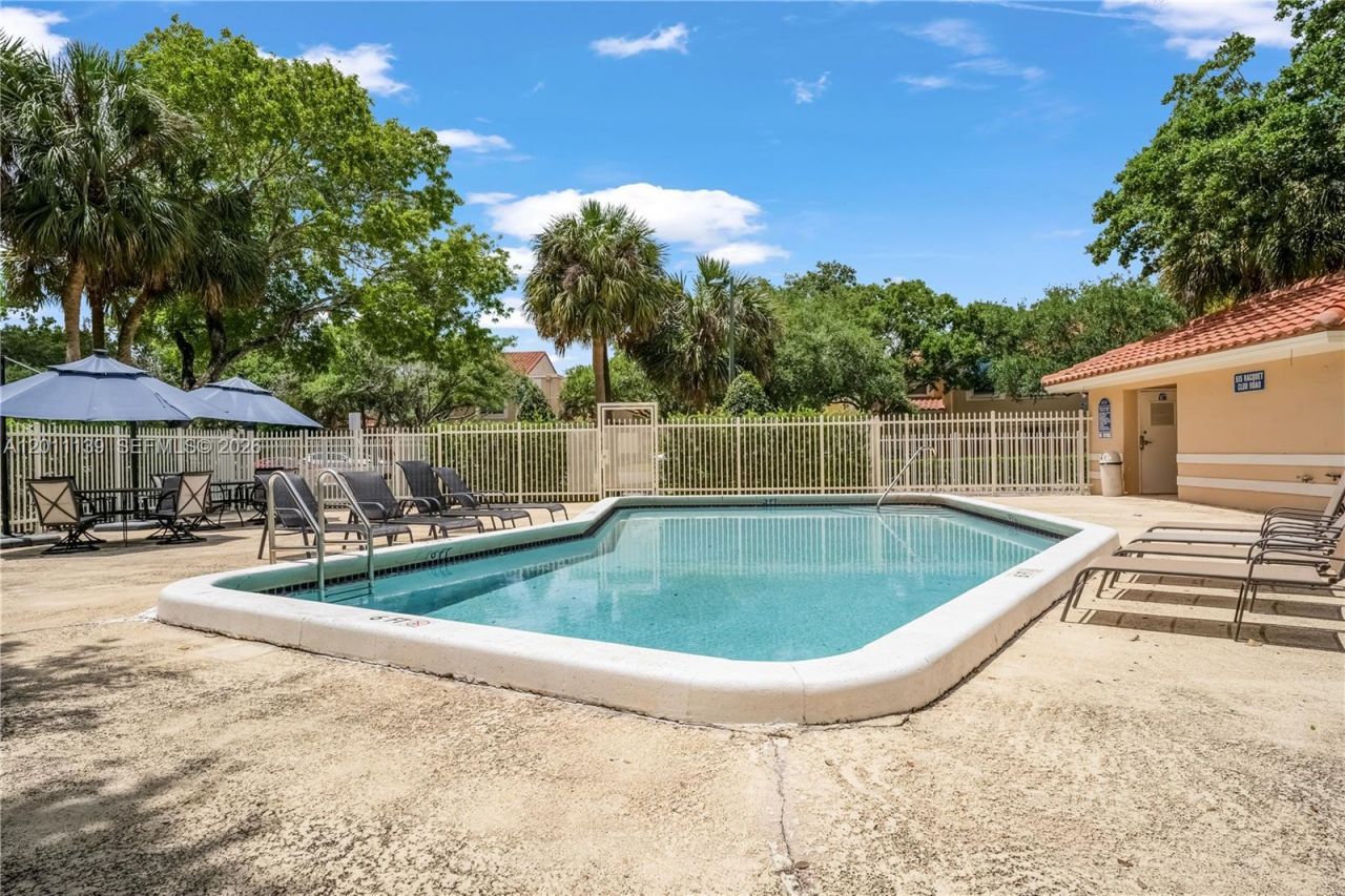 595 Racquet Club Rd , Unit 74-19, Weston, FL 33326 Photo