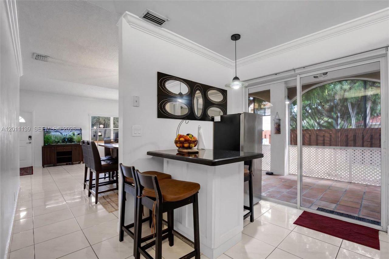 595 Racquet Club Rd , Unit 74-19, Weston, FL 33326 Photo