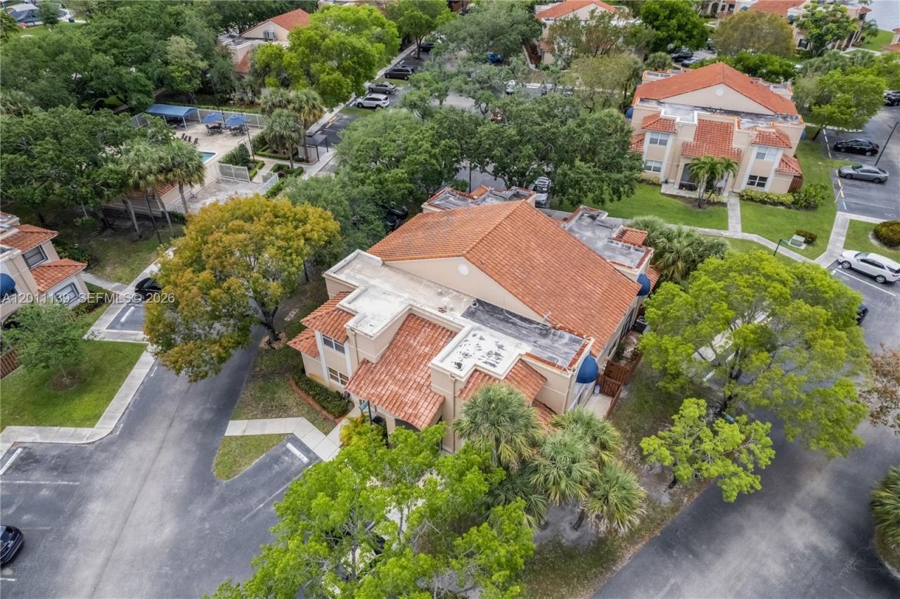 595 Racquet Club Rd , Unit 74-19, Weston, FL 33326 Photo
