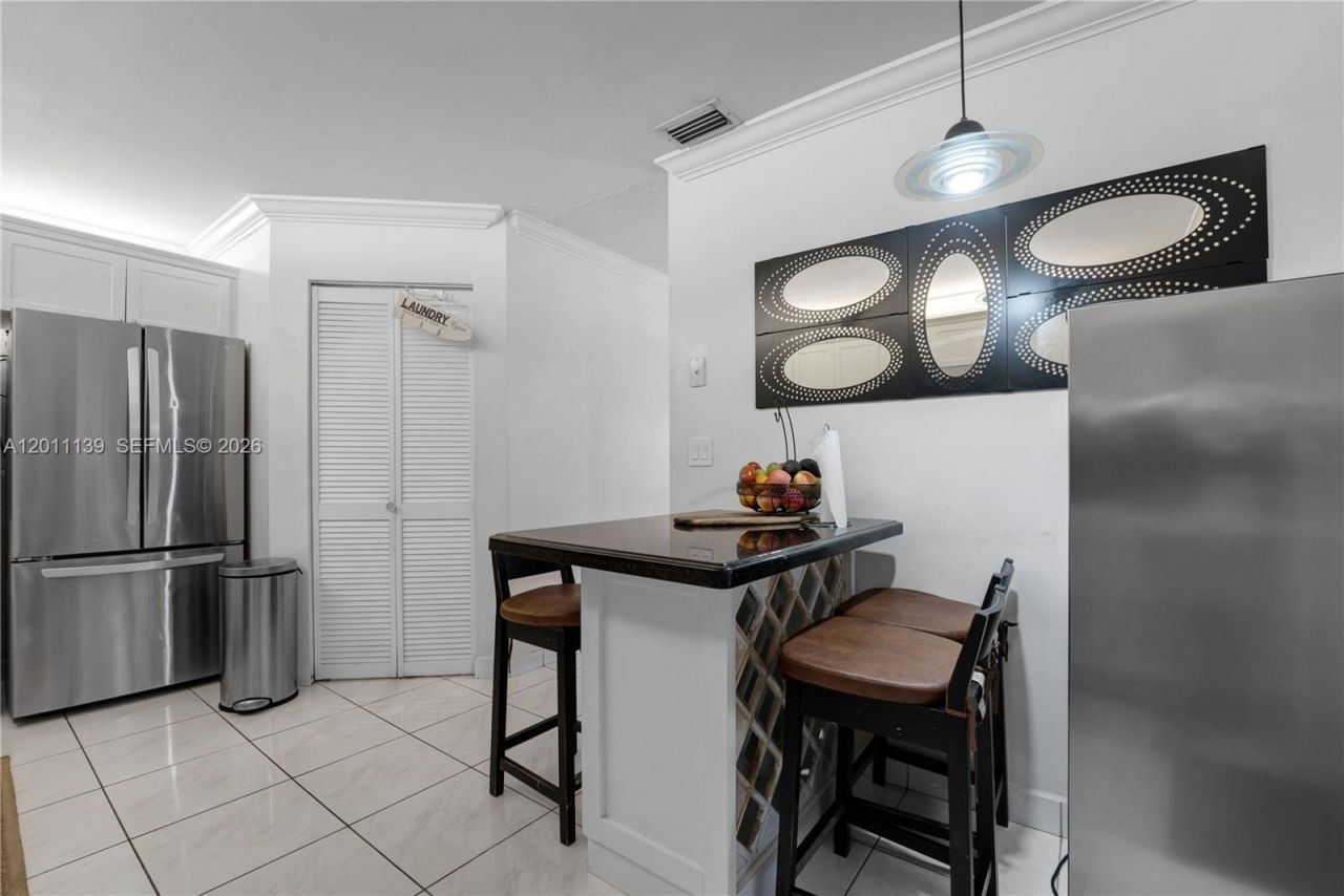 595 Racquet Club Rd , Unit 74-19, Weston, FL 33326 Photo