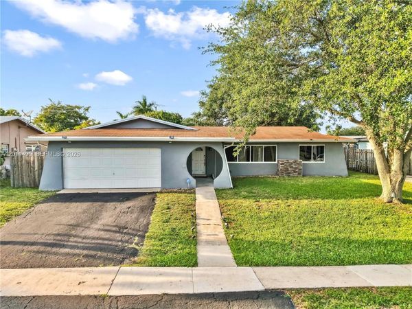 9511 NW 8th St, Pembroke Pines, FL 33024