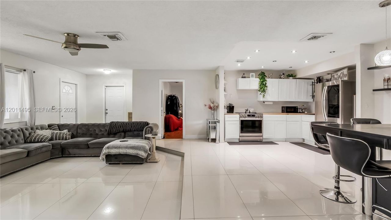 9511 NW 8th St, Pembroke Pines, FL 33024 Photo