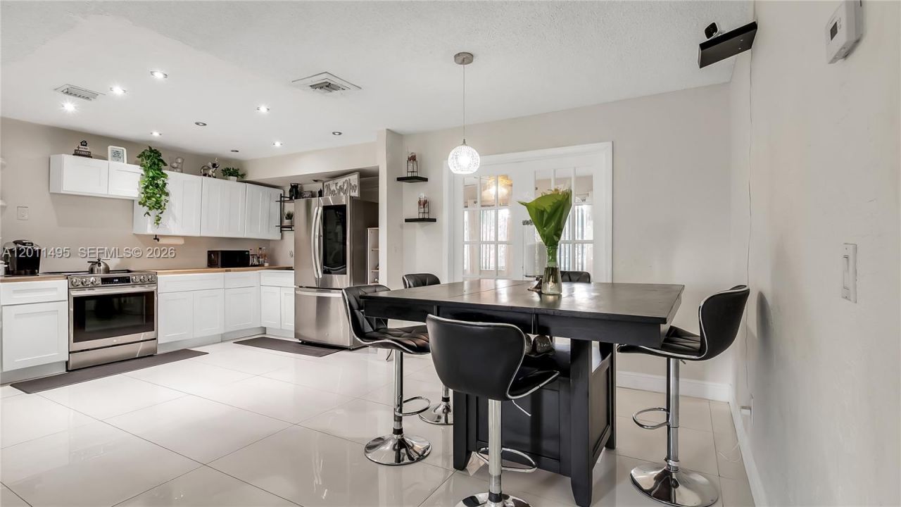 9511 NW 8th St, Pembroke Pines, FL 33024 Photo