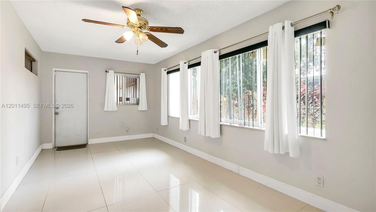 9511 NW 8th St, Pembroke Pines, FL 33024 Photo