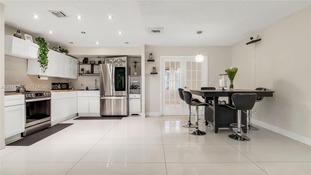 9511 NW 8th St, Pembroke Pines, FL 33024 Photo