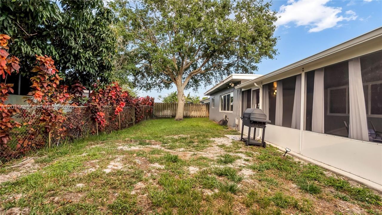 9511 NW 8th St, Pembroke Pines, FL 33024 Photo