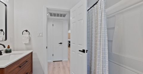 1425 Pleasant St, Redding, CA 96001 Photo