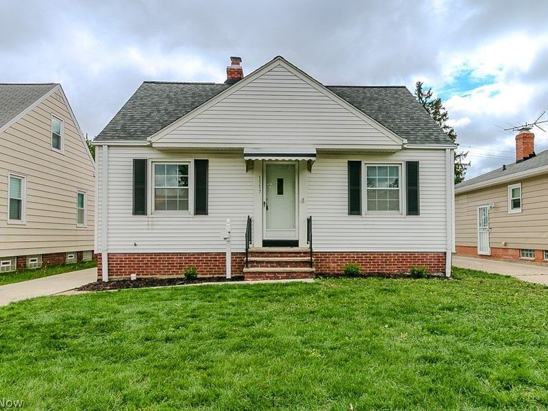 1557 Woodhurst Avenue, Mayfield Heights, OH 44124 Photo 1