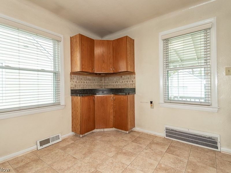 1557 Woodhurst Avenue, Mayfield Heights, OH 44124 Photo 10