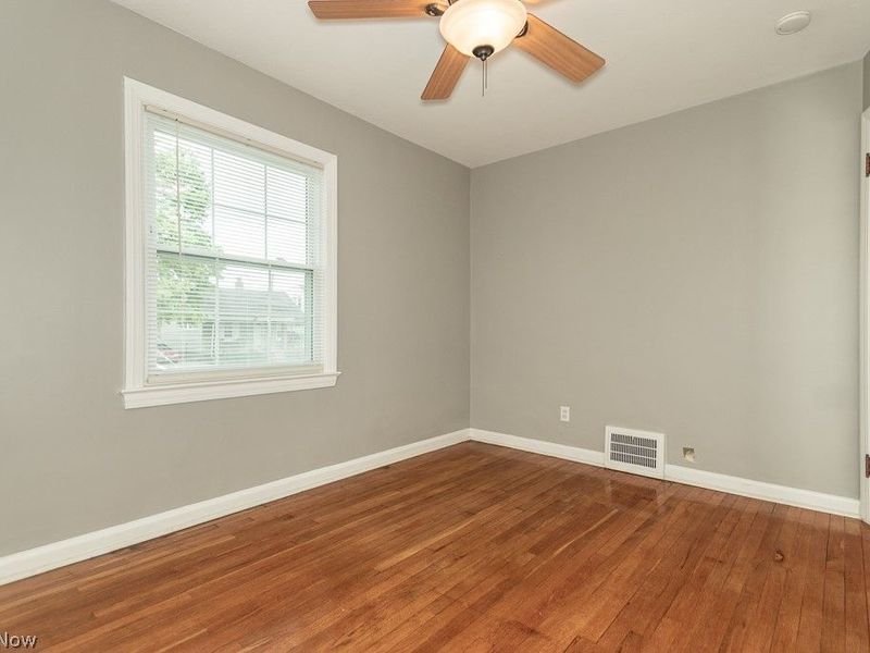 1557 Woodhurst Avenue, Mayfield Heights, OH 44124 Photo 12