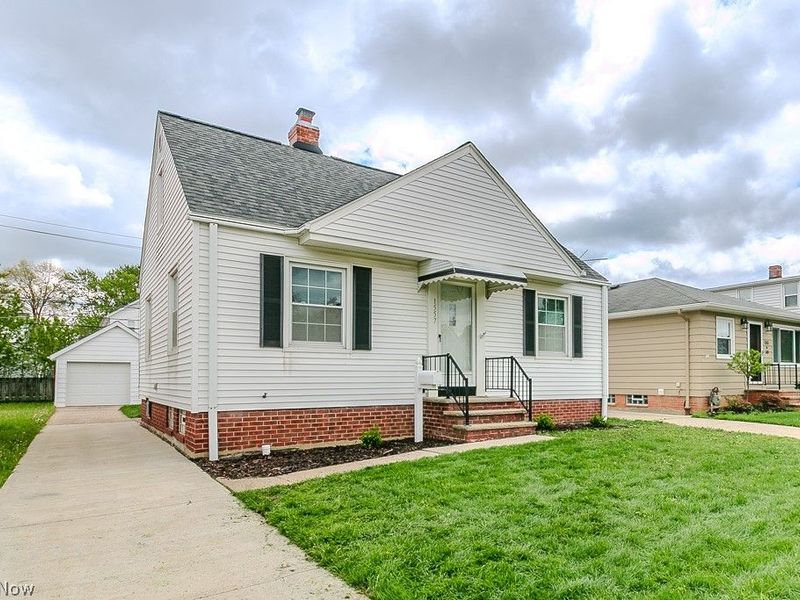 1557 Woodhurst Avenue, Mayfield Heights, OH 44124 Photo 2