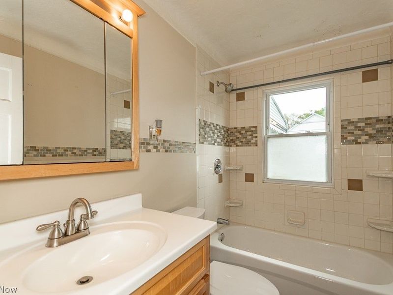 1557 Woodhurst Avenue, Mayfield Heights, OH 44124 Photo 21