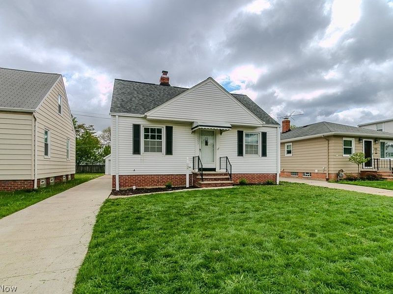 1557 Woodhurst Avenue, Mayfield Heights, OH 44124 Photo 3