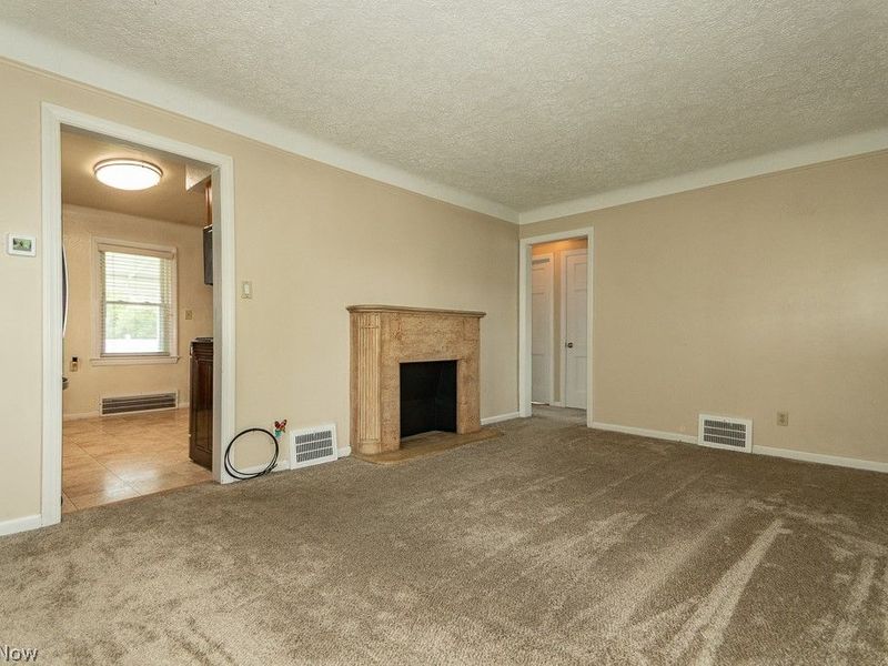 1557 Woodhurst Avenue, Mayfield Heights, OH 44124 Photo 5
