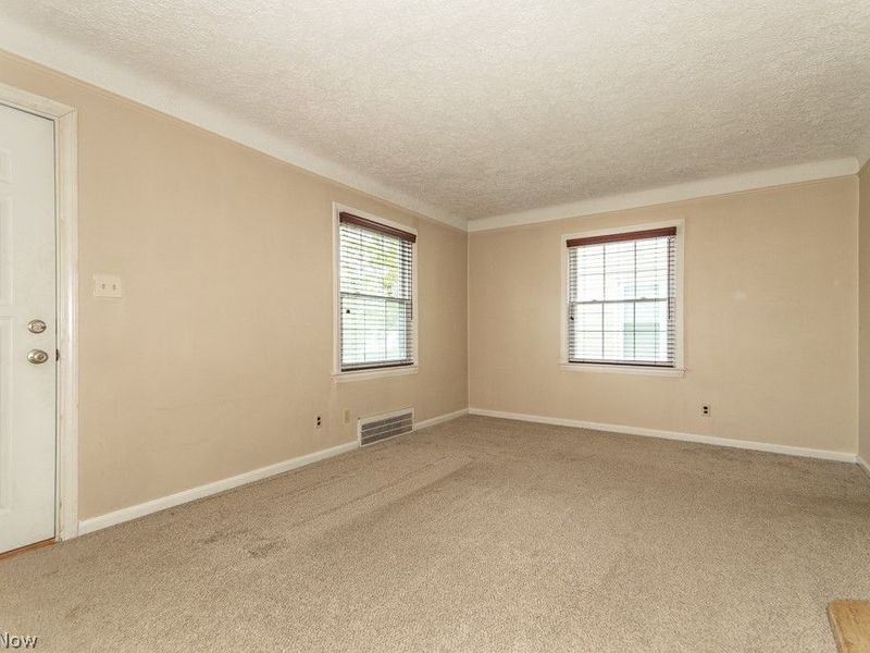 1557 Woodhurst Avenue, Mayfield Heights, OH 44124 Photo 6