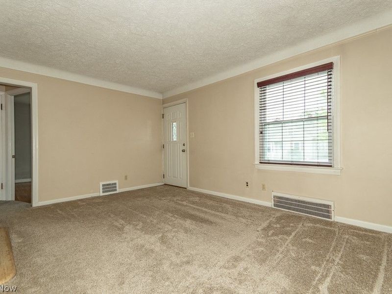 1557 Woodhurst Avenue, Mayfield Heights, OH 44124 Photo 7