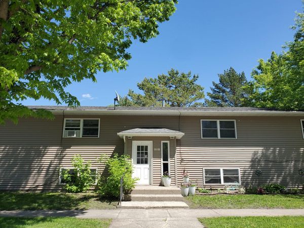 1221 S 15th Street, Grand Forks, ND 58201