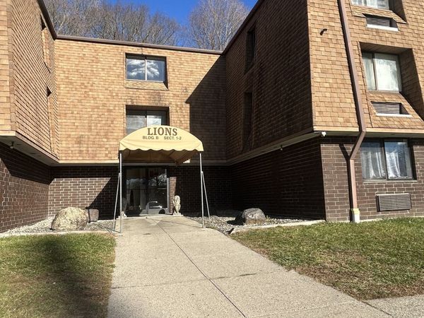 126 Triangle, Unit B13, Danbury, CT 06810