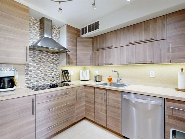 600 Three Islands Blvd , Unit 803, Hallandale Beach, FL 33009