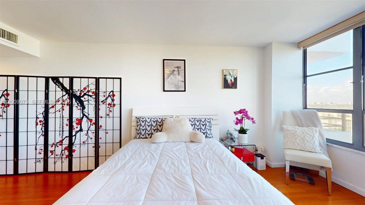 600 Three Islands Blvd , Unit 803, Hallandale Beach, FL 33009 Photo