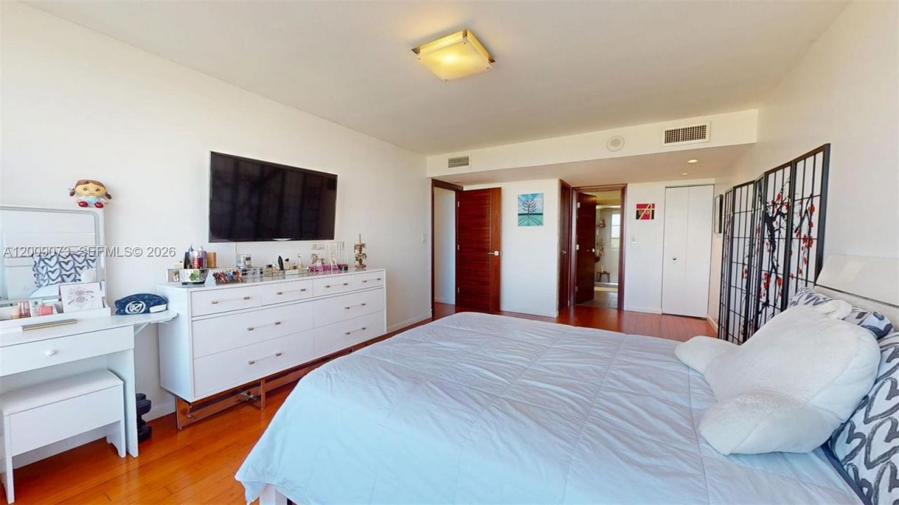 600 Three Islands Blvd , Unit 803, Hallandale Beach, FL 33009 Photo