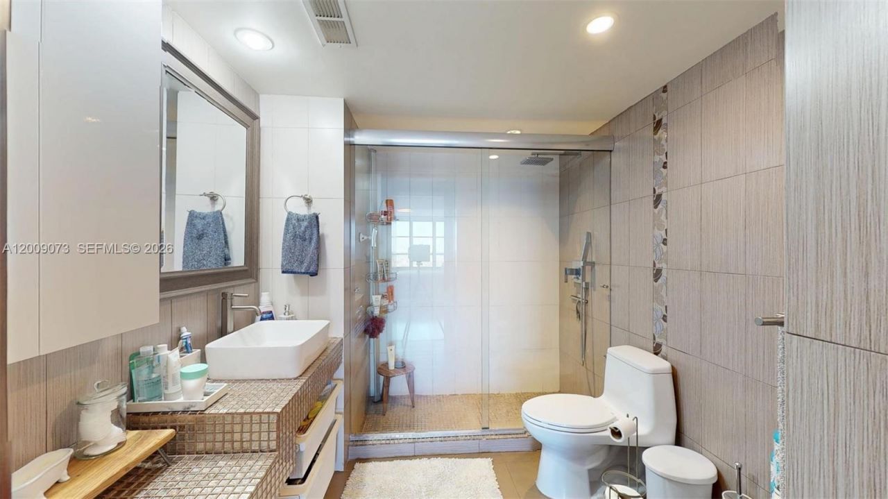 600 Three Islands Blvd , Unit 803, Hallandale Beach, FL 33009 Photo