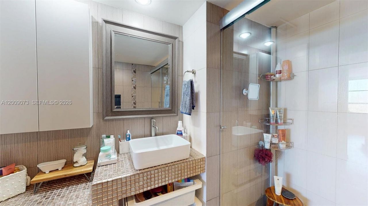 600 Three Islands Blvd , Unit 803, Hallandale Beach, FL 33009 Photo