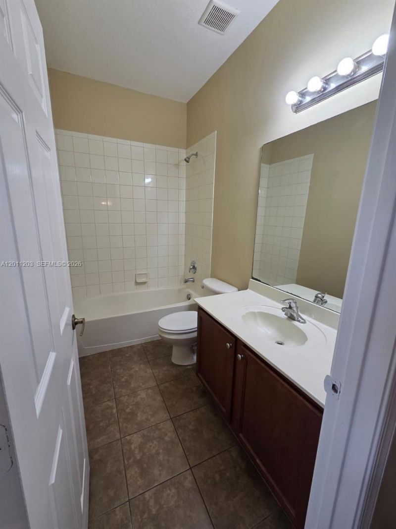 2851 W Prospect Rd, Unit 404, Tamarac, FL 33309 Photo