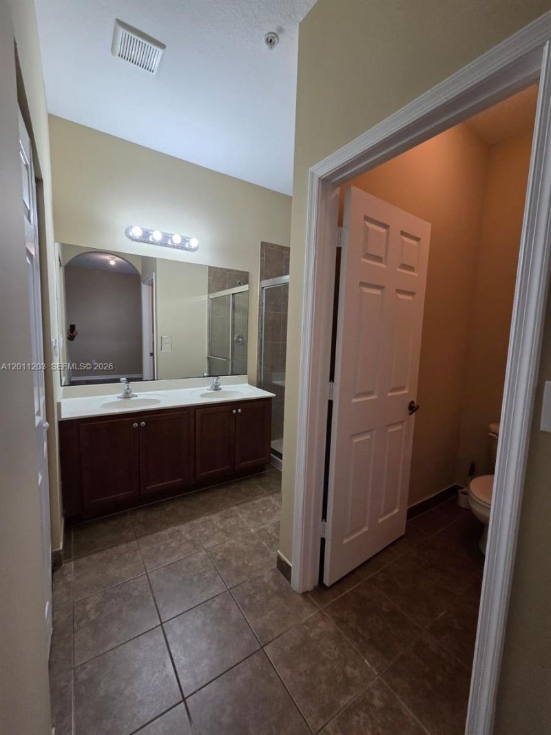 2851 W Prospect Rd, Unit 404, Tamarac, FL 33309 Photo