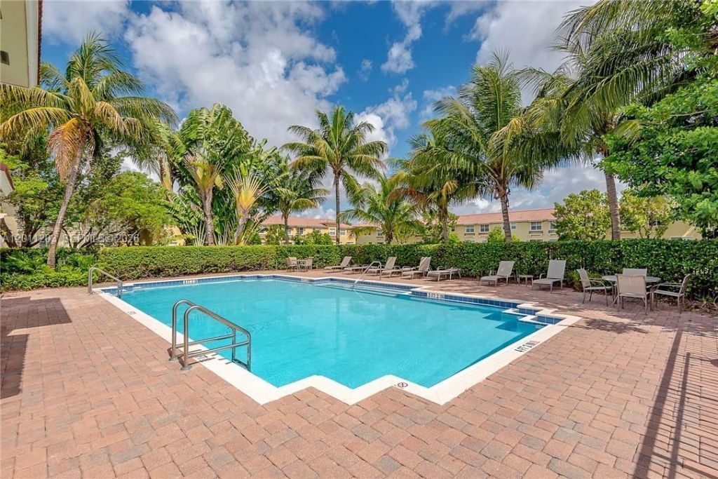 2851 W Prospect Rd, Unit 404, Tamarac, FL 33309 Photo