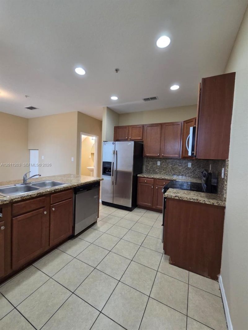 2851 W Prospect Rd, Unit 404, Tamarac, FL 33309 Photo