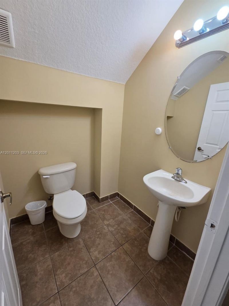 2851 W Prospect Rd, Unit 404, Tamarac, FL 33309 Photo