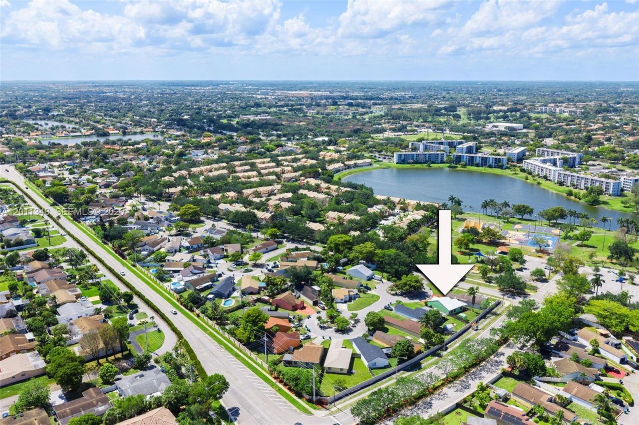 2411 SW 85th Ter, Miramar, FL 33025 Photo