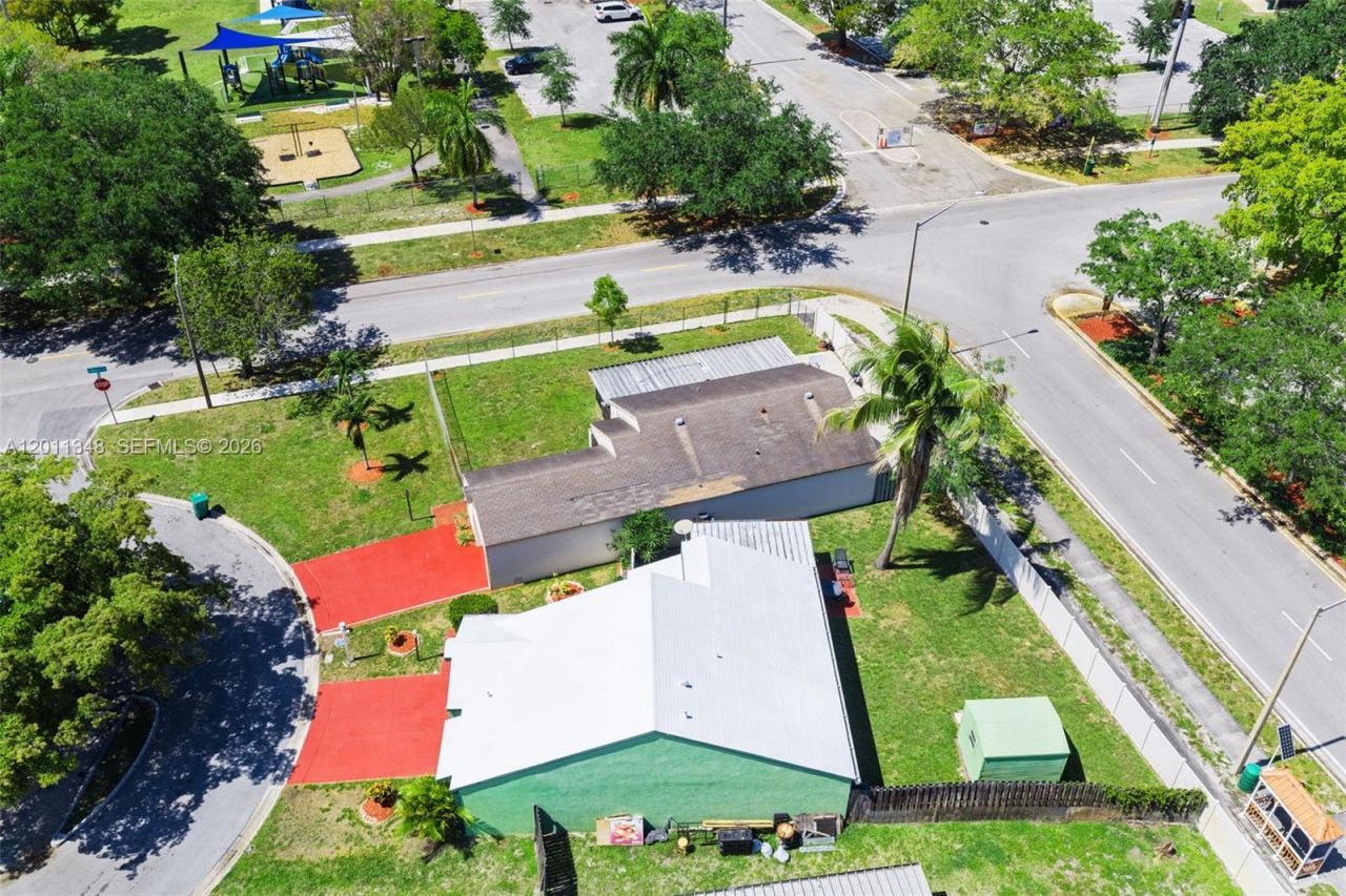 2411 SW 85th Ter, Miramar, FL 33025 Photo