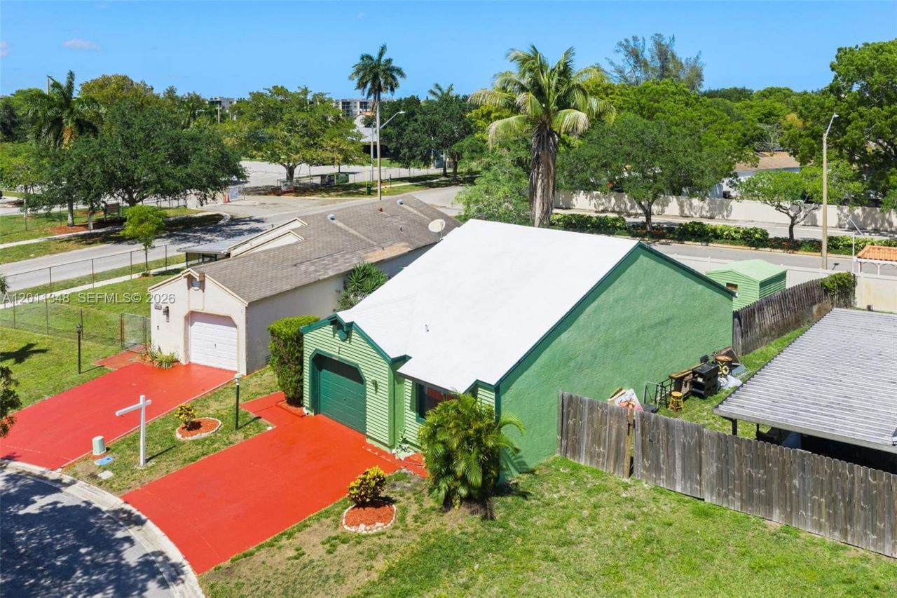 2411 SW 85th Ter, Miramar, FL 33025 Photo