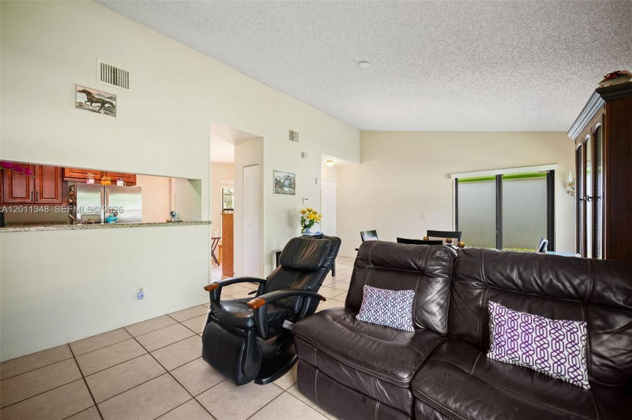 2411 SW 85th Ter, Miramar, FL 33025 Photo