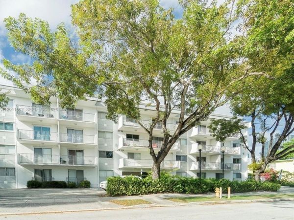 445 SW 11th St, Unit 107, Miami, FL 33130