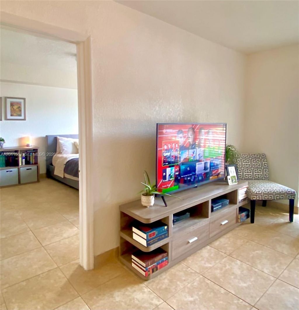 445 SW 11th St , Unit 107, Miami, FL 33130 Photo