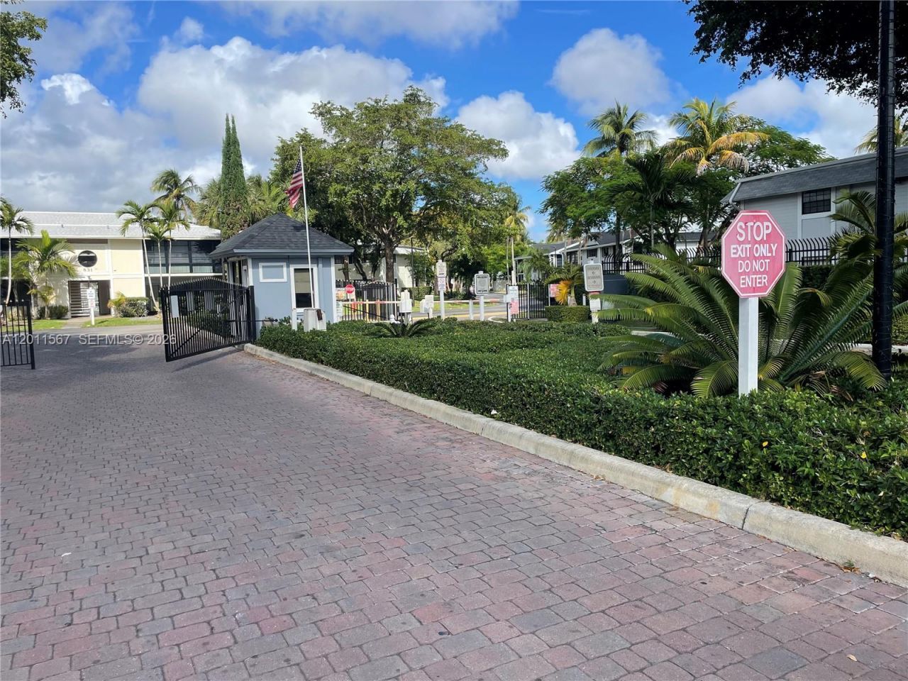 911 NE 199th St , Unit 102-14, Miami, FL 33179 Photo